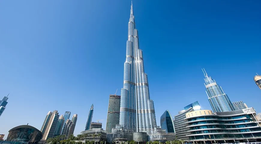 View from Burj Khalifa 124 floor, with panoramic Dubai skyline