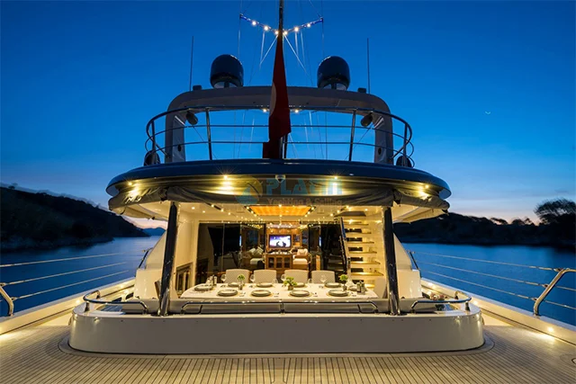 Luxury Yacht Rentals in Dubaia