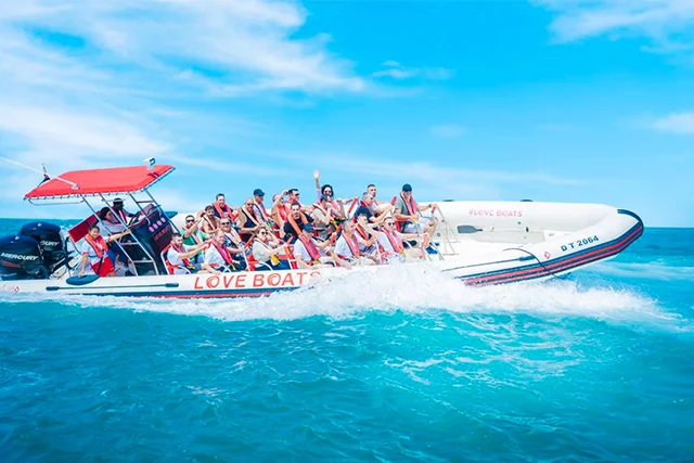 Guided Boat Tours in Dubai- Love Boat Tours