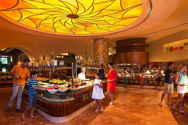 Lunch or dinner at Atlantis 1