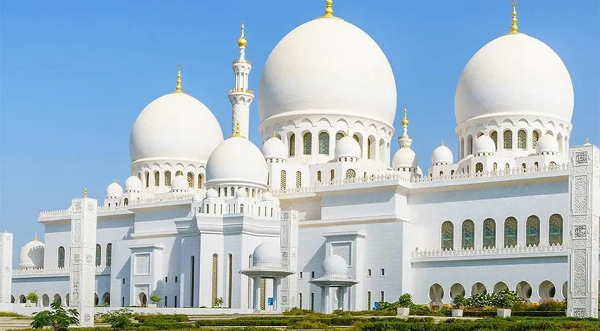 Complete Abu Dhabi city tour package with cultural and modern experiences.