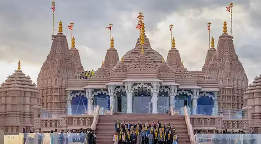 BAPS Hindu Mandir Abu Dhabi, a stunning architectural masterpiece in the UAE.