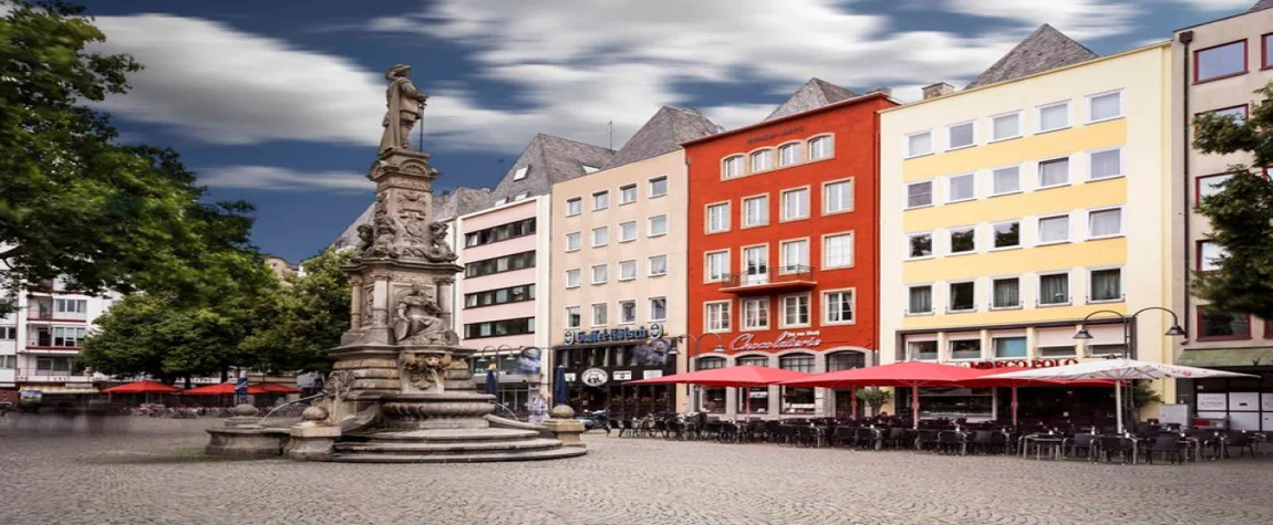 Old Town (Altstadt) - Festive Atmosphere