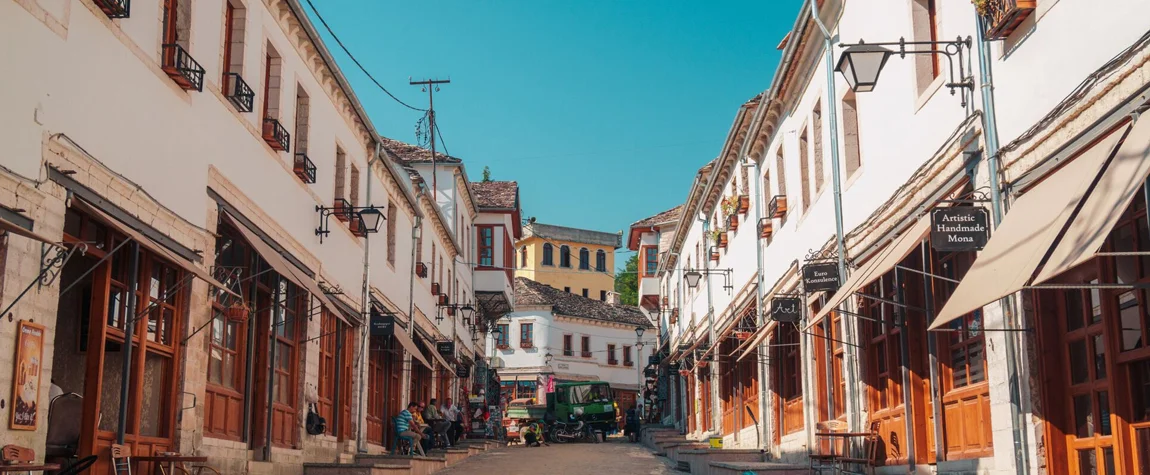 Explore the city of Gjirokastër