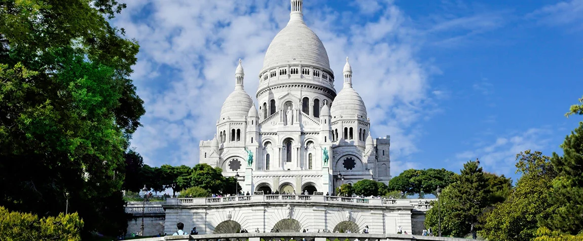 Wander through Montmartre