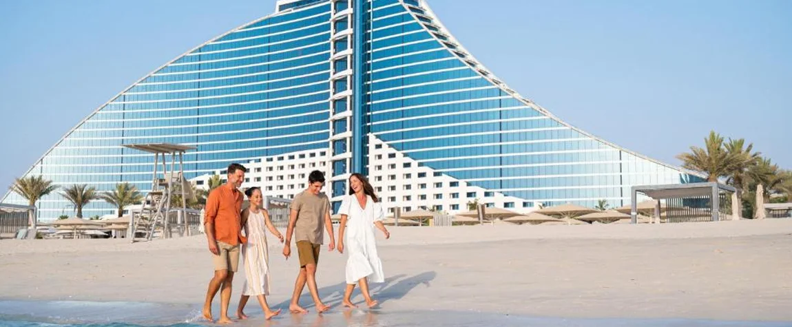 4. Jumeirah Beach Hotel – Majlis Al Bahar